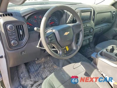 Zdjęcie 8 z 11 samochodu: 2021 CHEVROLET SILVERADO K1500 VIN:3GCNYAEK3MG362615 - miniatura