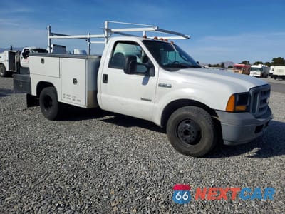 Czwarte zdjęcie samochodu z boku: 2006 FORD F350 SUPER DUTY VIN:1FDWF36P36EA66726 - miniatura