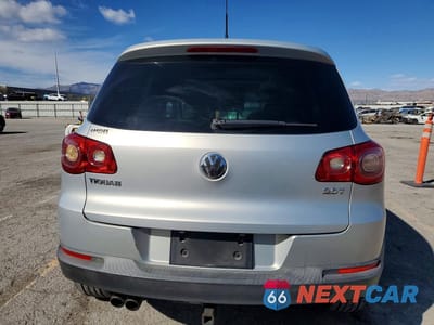 Zdjęcie 6 z 12 samochodu: 2011 VOLKSWAGEN TIGUAN S VIN:WVGAV7AX4BW510082 - miniatura