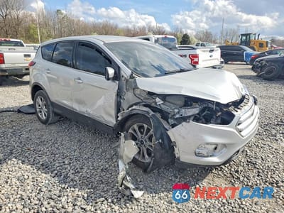 Czwarte zdjęcie samochodu z boku: 2019 FORD ESCAPE SE VIN:1FMCU0GD4KUC44896 - miniatura