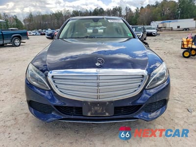 Piąte zdjęcie samochodu w środku: 2015 MERCEDES-BENZ C 300 4MATIC VIN:55SWF4KB2FU015901 - miniatura