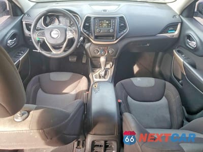 Zdjęcie 8 z 12 samochodu: 2018 JEEP CHEROKEE LATITUDE VIN:1C4PJLCB0JD615197 - miniatura