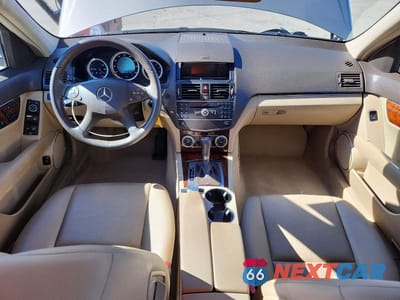 Zdjęcie 8 z 11 samochodu: 2009 MERCEDES-BENZ C 300 VIN:WDDGF54X59R074255 - miniatura