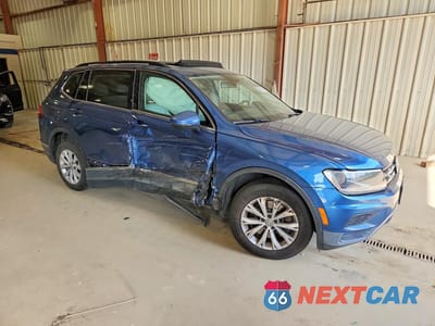 Czwarte zdjęcie samochodu z boku: 2018 VOLKSWAGEN TIGUAN SE VIN:3VV2B7AX5JM170085 - miniatura