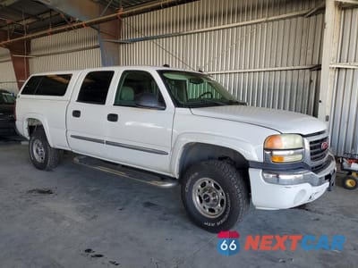 Czwarte zdjęcie samochodu z boku: 2005 GMC SIERRA K2500 HEAVY DUTY VIN:1GTHK23245F804666 - miniatura