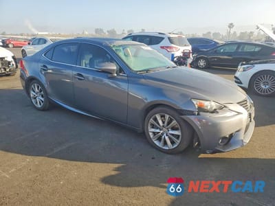 Czwarte zdjęcie samochodu z boku: 2016 LEXUS IS 200T BASE VIN:JTHBA1D28G5019446 - miniatura