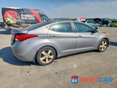 Trzecie zdjęcie samochodu z tyłu: 2013 HYUNDAI ELANTRA VIN:KMHDH4AE0DU497878 - miniatura