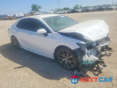 Czwarte zdjęcie samochodu z boku: 2024 TOYOTA CAMRY HYBRID SE VIN:4T1G31AK1RU621194 - miniatura