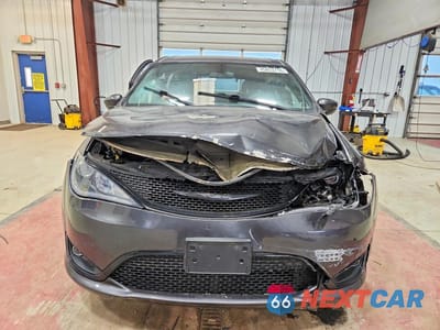 Piąte zdjęcie samochodu w środku: 2018 CHRYSLER PACIFICA TOURING PLUS VIN:2C4RC1FG5JR306160 - miniatura