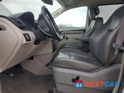 Zdjęcie 7 z 12 samochodu: 2010 VOLKSWAGEN ROUTAN SE VIN:2V4RW3D13AR281850 - miniatura