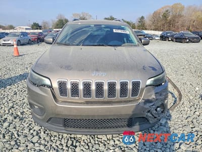 Piąte zdjęcie samochodu w środku: 2019 JEEP CHEROKEE LATITUDE VIN:1C4PJLCB5KD360306 - miniatura