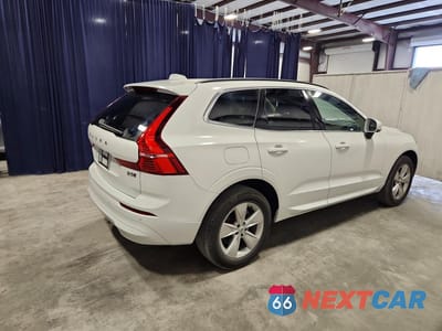 Trzecie zdjęcie samochodu z tyłu: 2022 VOLVO XC60 B5 MOMENTUM VIN:YV4L12RK4N1059061 - miniatura