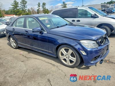 Czwarte zdjęcie samochodu z boku: 2011 MERCEDES-BENZ C 300 4MATIC VIN:WDDGF8BB1BR147670 - miniatura