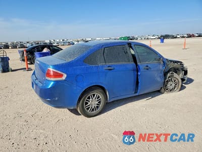 Trzecie zdjęcie samochodu z tyłu: 2010 FORD FOCUS SE VIN:1FAHP3FN7AW293239 - miniatura