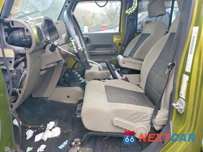 Zdjęcie 7 z 13 samochodu: 2010 JEEP WRANGLER UNLIMITED SAHARA VIN:1J4BA5H19AL203012 - miniatura