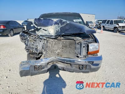 Piąte zdjęcie samochodu w środku: 2000 FORD F250 SUPER DUTY VIN:1FTNX20F6YEA84566 - miniatura