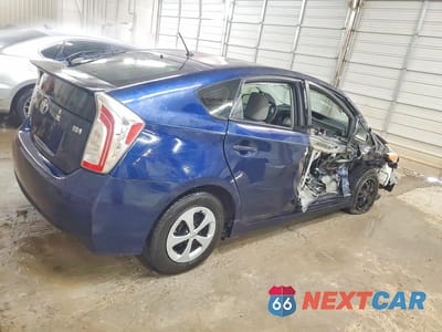 Trzecie zdjęcie samochodu z tyłu: 2015 TOYOTA PRIUS TWO VIN:JTDKN3DU0F1873999 - miniatura