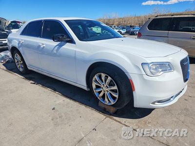 Czwarte zdjęcie samochodu z boku: 2016 CHRYSLER 300 LIMITED VIN:2C3CCARG3GH270506 - miniatura