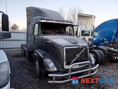 2007 VOLVO VN VNL 4V4NC9GH57N459409 - główne zdjęcie licytacji z USA - miniatura