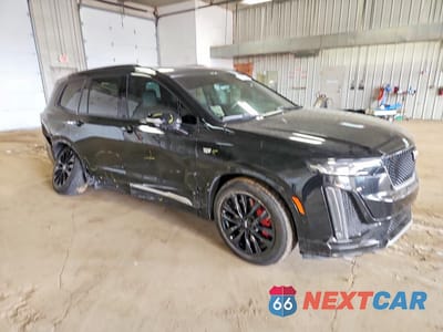 Czwarte zdjęcie samochodu z boku: 2023 CADILLAC XT6 SPORT VIN:1GYKPGRS9PZ125869 - miniatura