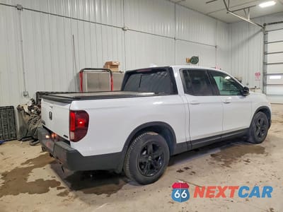 Trzecie zdjęcie samochodu z tyłu: 2021 HONDA RIDGELINE BLACK EDITION VIN:5FPYK3F85MB016589 - miniatura