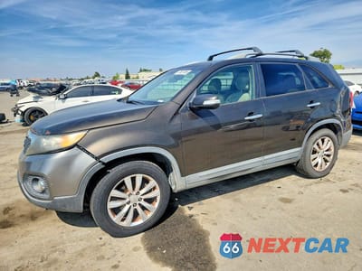 2011 KIA SORENTO EX 5XYKU4A27BG161639 - główne zdjęcie licytacji z USA - miniatura