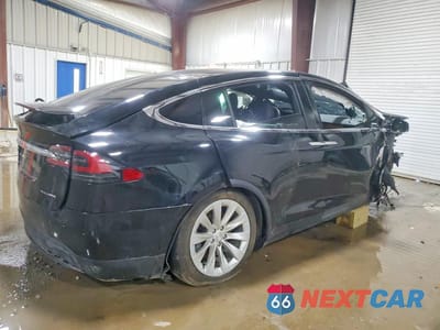 Trzecie zdjęcie samochodu z tyłu: 2020 TESLA MODEL X VIN:5YJXCDE22LF262647 - miniatura
