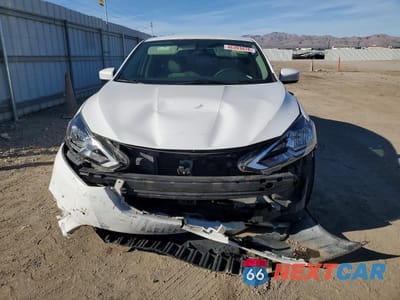 Piąte zdjęcie samochodu w środku: 2017 NISSAN SENTRA S VIN:3N1AB7AP2HL638755 - miniatura