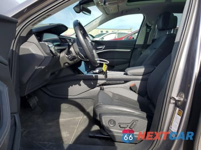 Zdjęcie 7 z 14 samochodu: 2022 AUDI E-TRON PREMIUM PLUS VIN:WA1LAAGE7NB013299 - miniatura