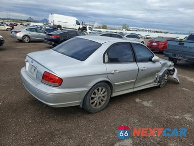 Trzecie zdjęcie samochodu z tyłu: 2004 HYUNDAI SONATA GLS VIN:KMHWF35H24A916232 - miniatura