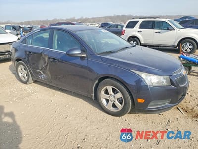 Czwarte zdjęcie samochodu z boku: 2014 CHEVROLET CRUZE LT VIN:1G1PC5SB7E7132763 - miniatura