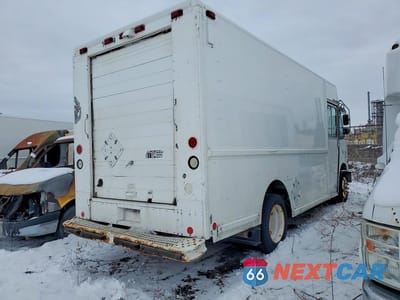 Trzecie zdjęcie samochodu z tyłu: 2005 FREIGHTLINER CHASSIS M LINE WALK-IN VAN VIN:4UZAANBW65CU21349 - miniatura