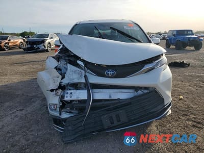 Piąte zdjęcie samochodu w środku: 2021 TOYOTA SIENNA XLE 8-PASSENGER VIN:5TDYRKEC3MS034377 - miniatura