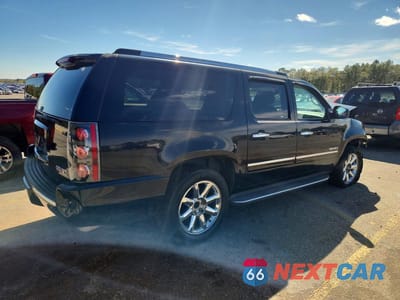 Trzecie zdjęcie samochodu z tyłu: 2011 GMC YUKON XL DENALI VIN:1GKS2MEF7BR194049 - miniatura