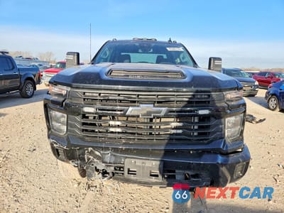 Piąte zdjęcie samochodu w środku: 2024 CHEVROLET SILVERADO K2500 CUSTOM VIN:2GC4YME75R1113841 - miniatura