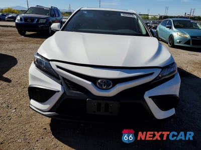 Piąte zdjęcie samochodu w środku: 2024 TOYOTA CAMRY HYBRID SE VIN:4T1S31AK1RU064703 - miniatura