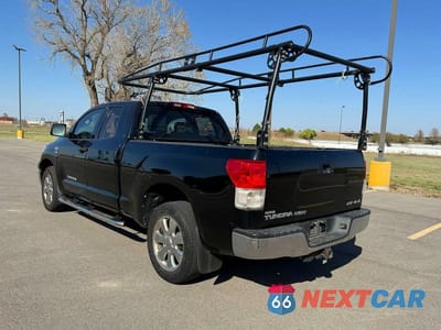 Trzecie zdjęcie samochodu z tyłu: 2010 TOYOTA TUNDRA GRADE VIN:5TFUW5F17AX149981 - miniatura