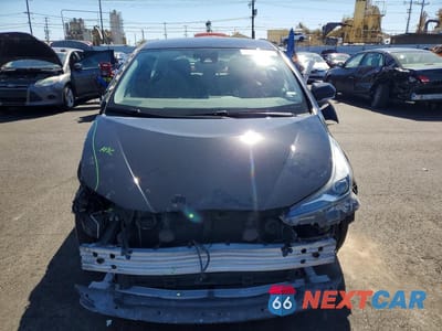 Piąte zdjęcie samochodu w środku: 2020 TOYOTA PRIUS XLE VIN:JTDKARFU9L3112240 - miniatura