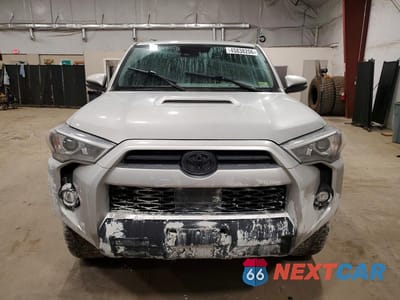 Piąte zdjęcie samochodu w środku: 2022 TOYOTA 4RUNNER TRD OFF-ROAD PREMIUM VIN:JTERU5JRXN6000772 - miniatura