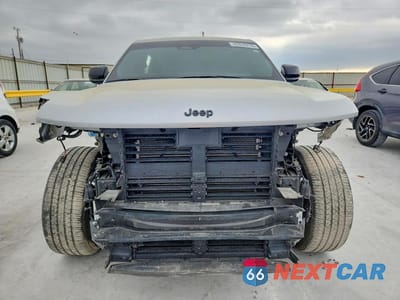 Piąte zdjęcie samochodu w środku: 2024 JEEP GRAND CHEROKEE LAREDO VIN:1C4RJHAG1RC700023 - miniatura