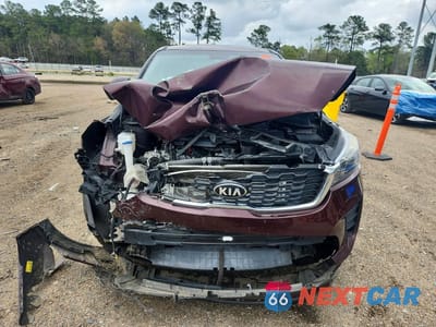 Piąte zdjęcie samochodu w środku: 2019 KIA SORENTO LX VIN:5XYPG4A30KG558311 - miniatura