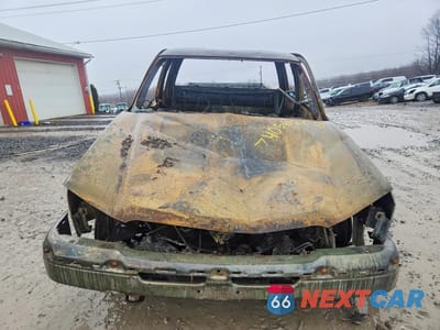 Piąte zdjęcie samochodu w środku: 2004 CHEVROLET SILVERADO K1500 VIN:2GCEK19V141389052 - miniatura