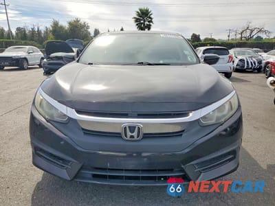 Piąte zdjęcie samochodu w środku: 2017 HONDA CIVIC LX VIN:19XFC2F52HE007857 - miniatura