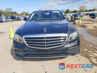 Piąte zdjęcie samochodu w środku: 2018 MERCEDES-BENZ E 300 VIN:WDDZF4JB9JA350127 - miniatura
