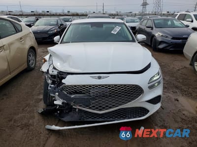 Piąte zdjęcie samochodu w środku: 2025 GENESIS G70 2.5T STANDARD VIN:KMTG34SC2SU150340 - miniatura