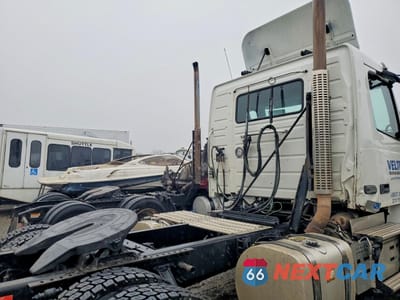 Zdjęcie 6 z 10 samochodu: 2019 VOLVO VNR SEMI TRUCK VIN:4V4W19DF1KN217898 - miniatura