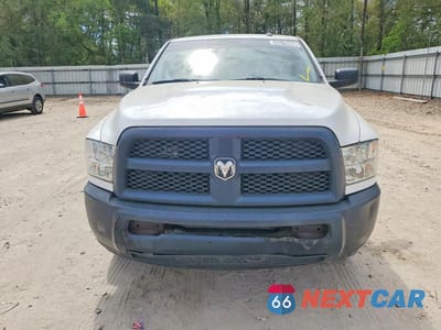 Piąte zdjęcie samochodu w środku: 2017 RAM 2500 ST VIN:3C6MR4AJ5HG635946 - miniatura