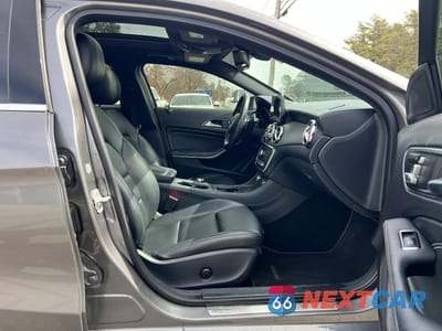 Piąte zdjęcie samochodu w środku: 2018 MERCEDES-BENZ GLA 250 VIN:WDCTG4EB0JJ442812 - miniatura