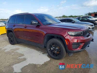 Czwarte zdjęcie samochodu z boku: 2025 JEEP GRAND CHEROKEE LAREDO VIN:1C4RJGAG1SC371047 - miniatura