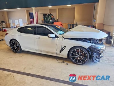 Czwarte zdjęcie samochodu z boku: 2022 BMW 840XI VIN:WBAGV4C03NCH03276 - miniatura